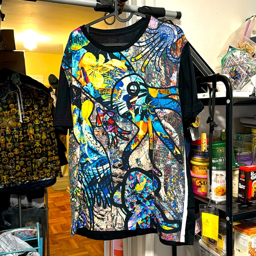 Abstrakjsnc designs summer tshirt XL